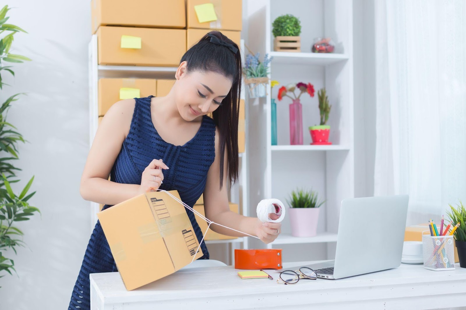 How Entrepreneurs Can Start Selling Products Through E-Commerce